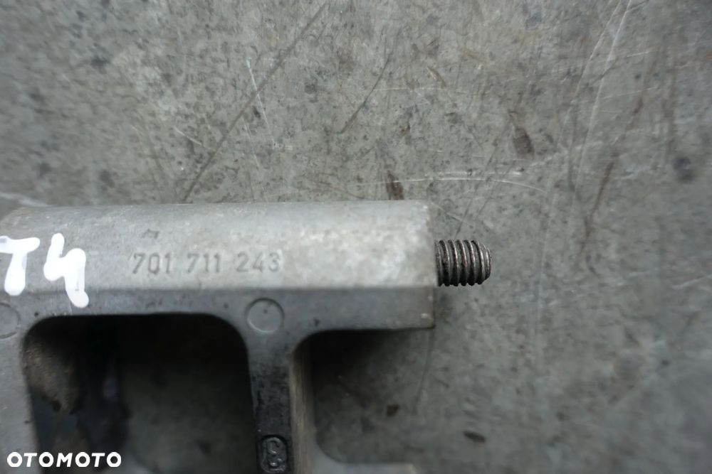WIDEŁKI GNIAZDO ZMIANY BIEGÓW VW T4 701711243 - 6