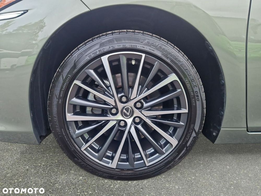 Lexus ES - 9