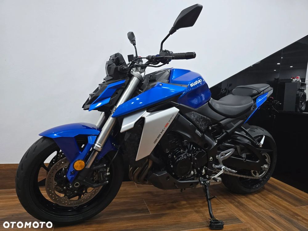 Suzuki GSX - 26