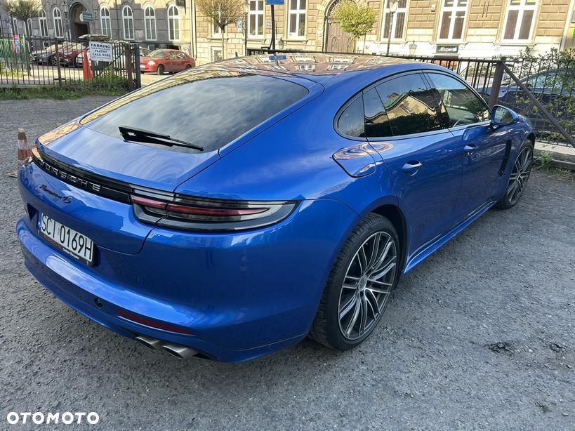 Porsche Panamera - 4