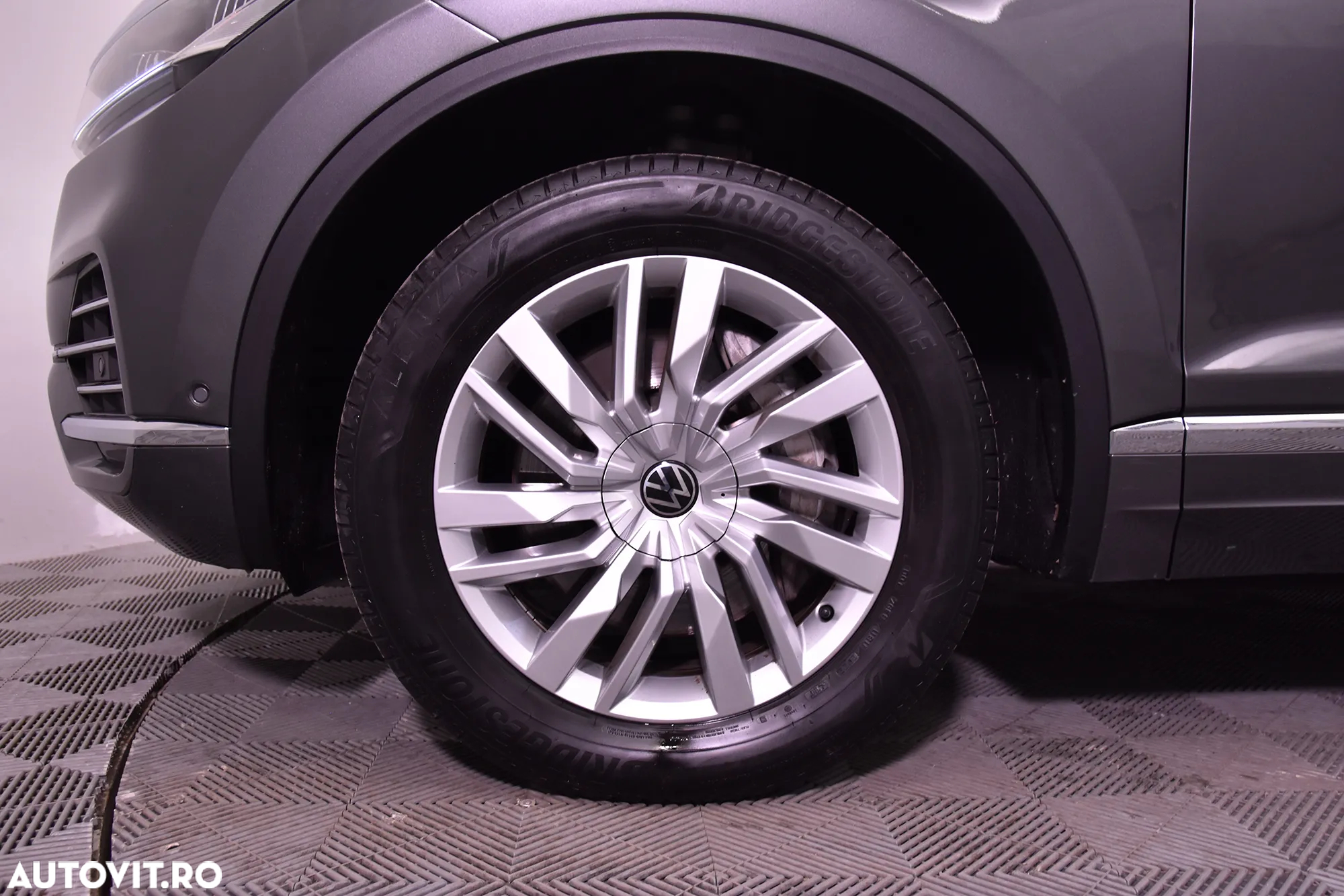 Volkswagen Touareg - 13