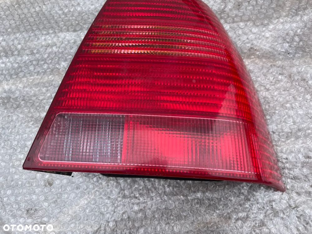LAMPA PRAWY TYŁ VW BORA SEDAN - 2