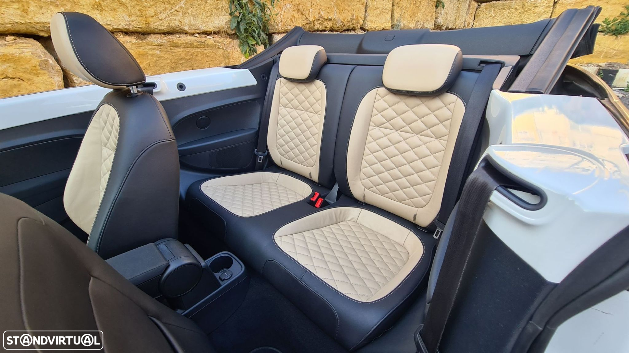 VW New Beetle Cabriolet 1.6 TDi Design - 33