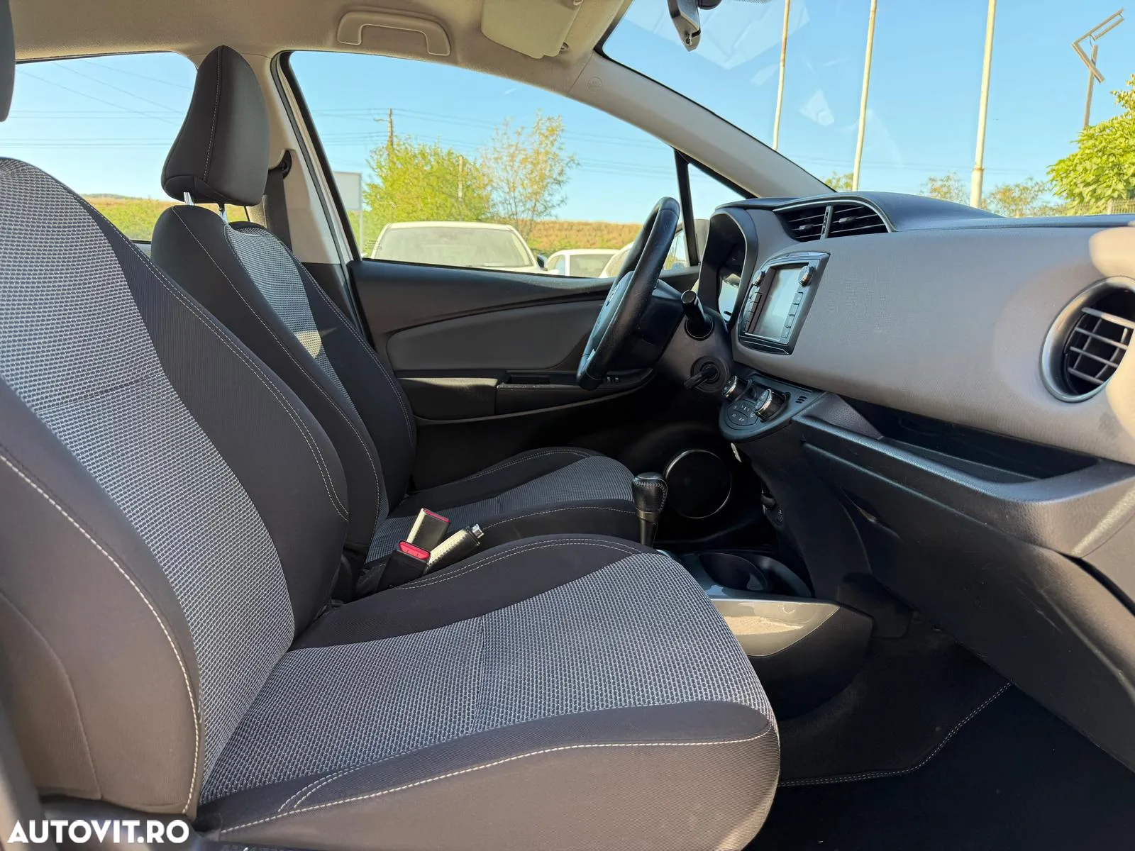 Toyota Yaris 1.5 VVT-i HSD Sol - 13