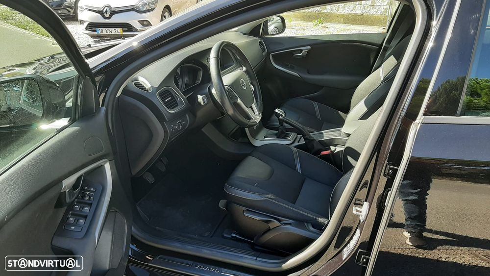 Volvo V40 2.0 D3 Momentum - 28