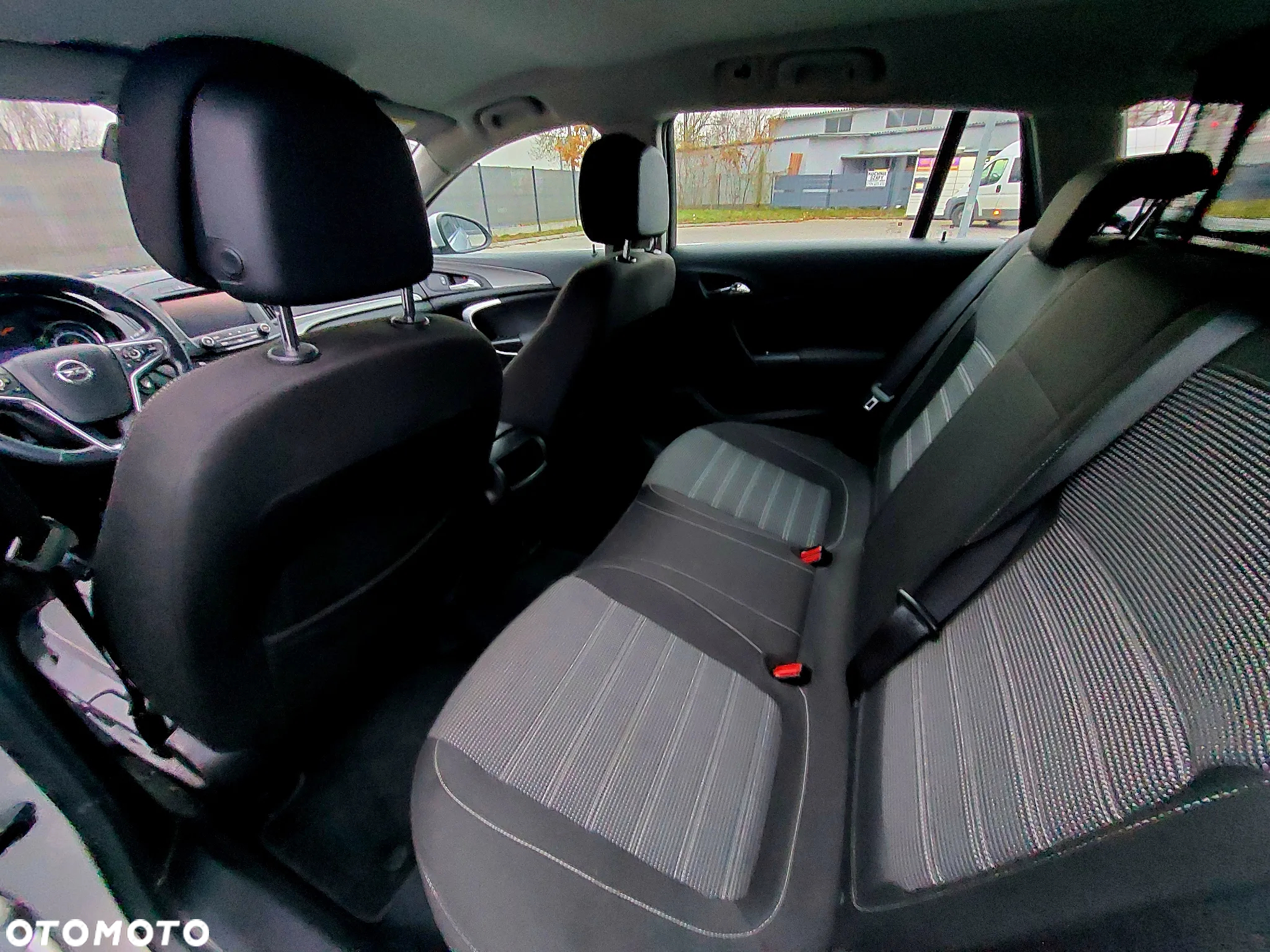 Opel Insignia - 12