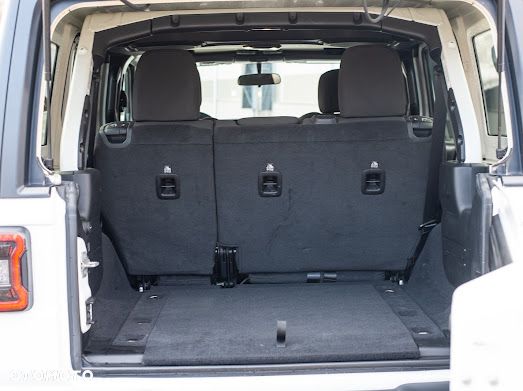 Jeep Wrangler - 9