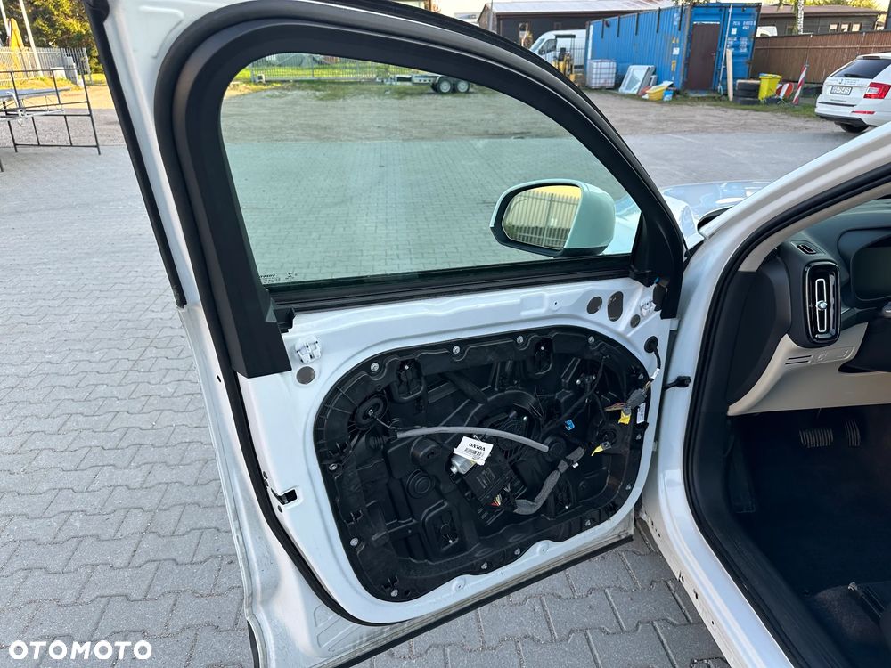 Volvo XC 40 - 30