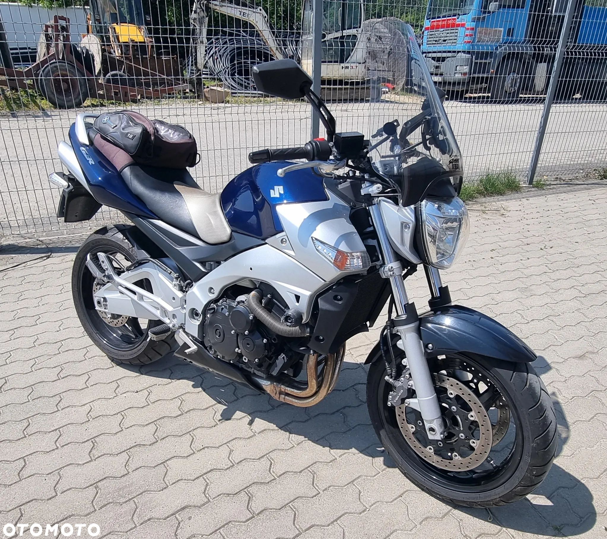 Suzuki GSR - 1