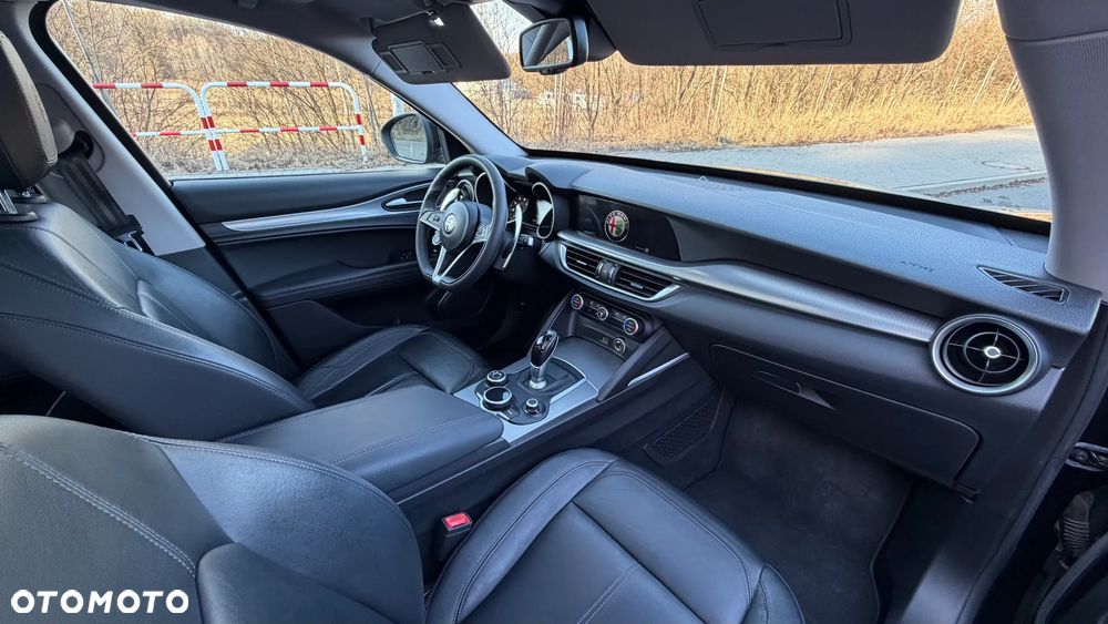 Alfa Romeo Stelvio 2.0 Turbo Veloce TI Q4 - 22