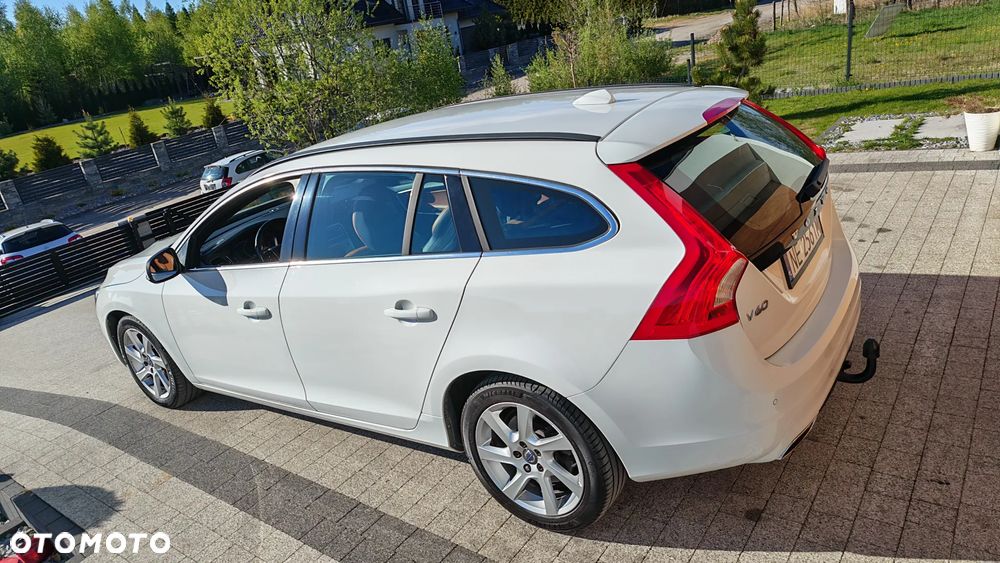 Volvo V60 D4 Geartronic Momentum - 22
