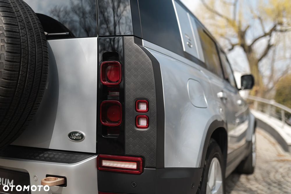 Land Rover Defender 3.0 P400 mHEV First Edition - 13