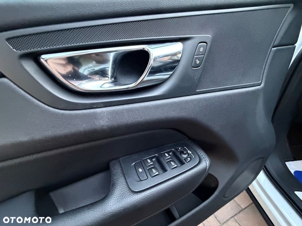 Volvo XC 60 B5 D AWD Geartronic Momentum Pro - 34