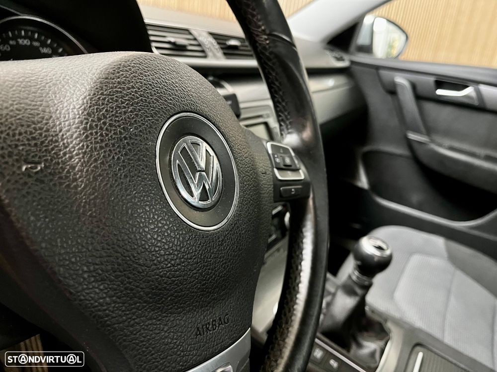 VW Passat 1.6 TDI Confortline - 9