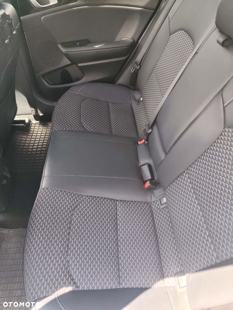 Kia Ceed 1.5 T-GDI Business Line DCT - 12