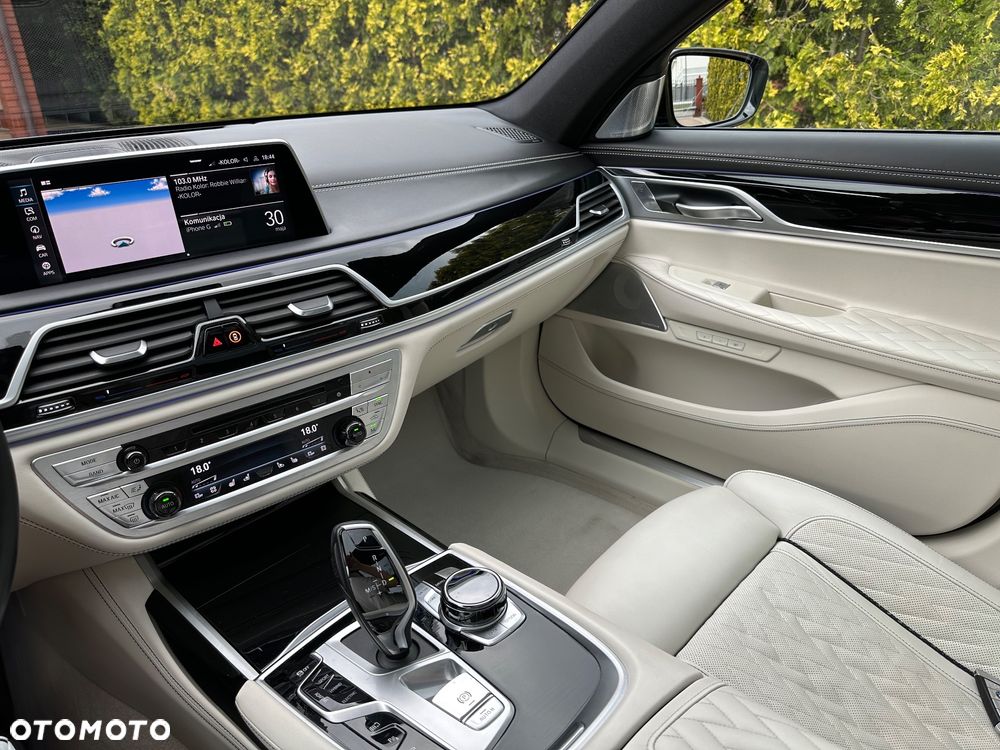BMW Seria 7 745Le xDrive - 21