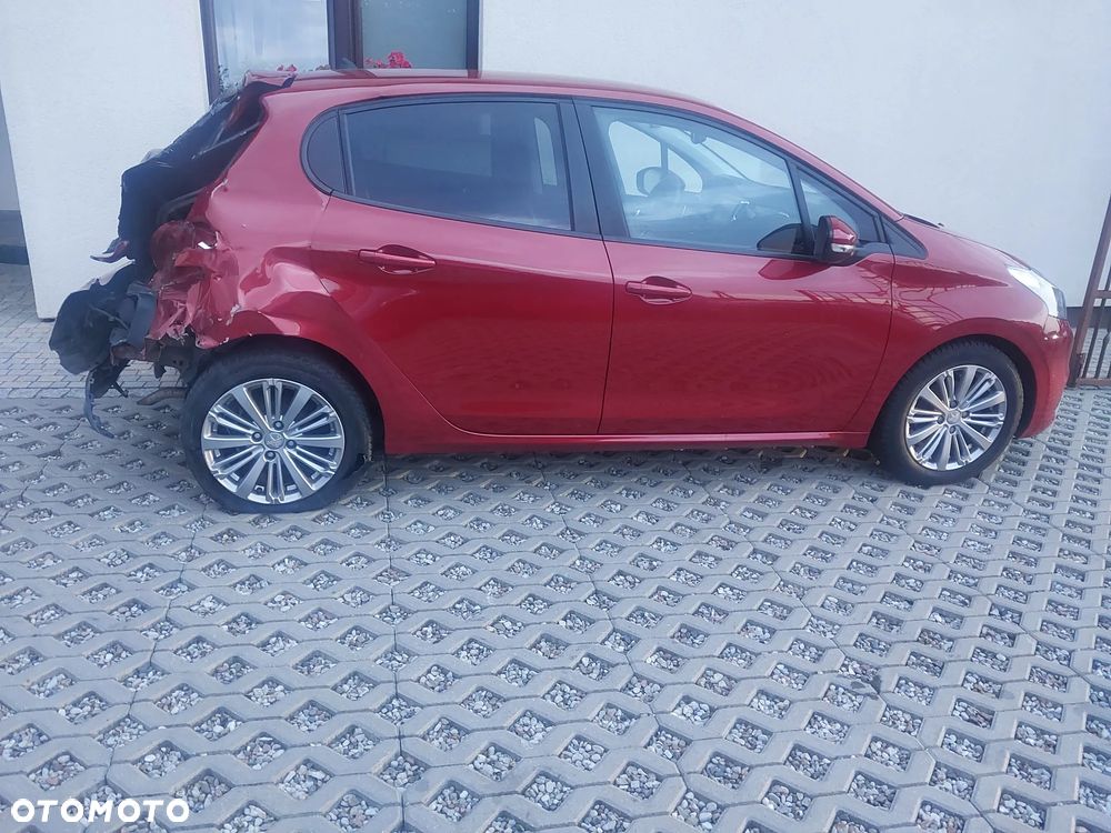 Peugeot 208 - 14
