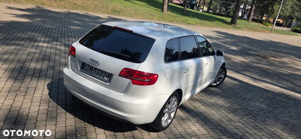 Audi A3 Sportback 1.6 TDI DPF S line Sportpaket - 18