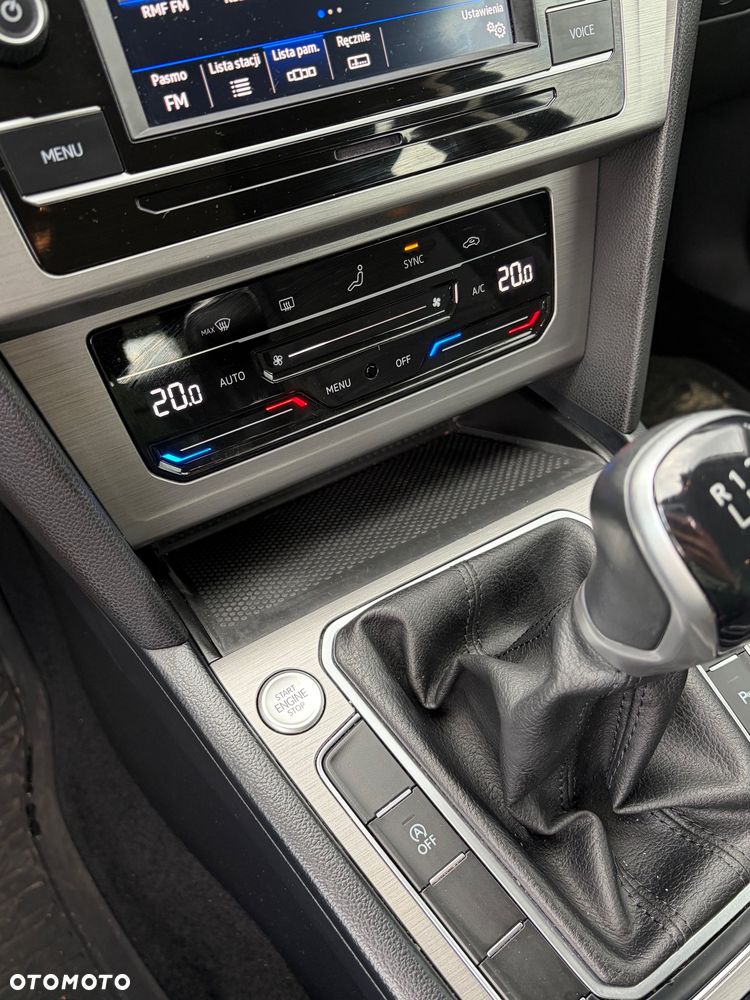 Volkswagen Passat - 25