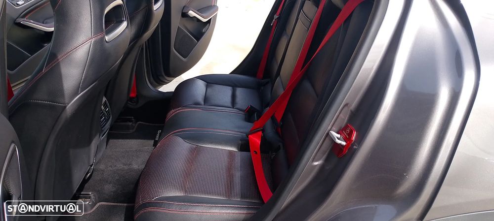 Mercedes-Benz GLA 220 CDi AMG Line 4-Matic - 3