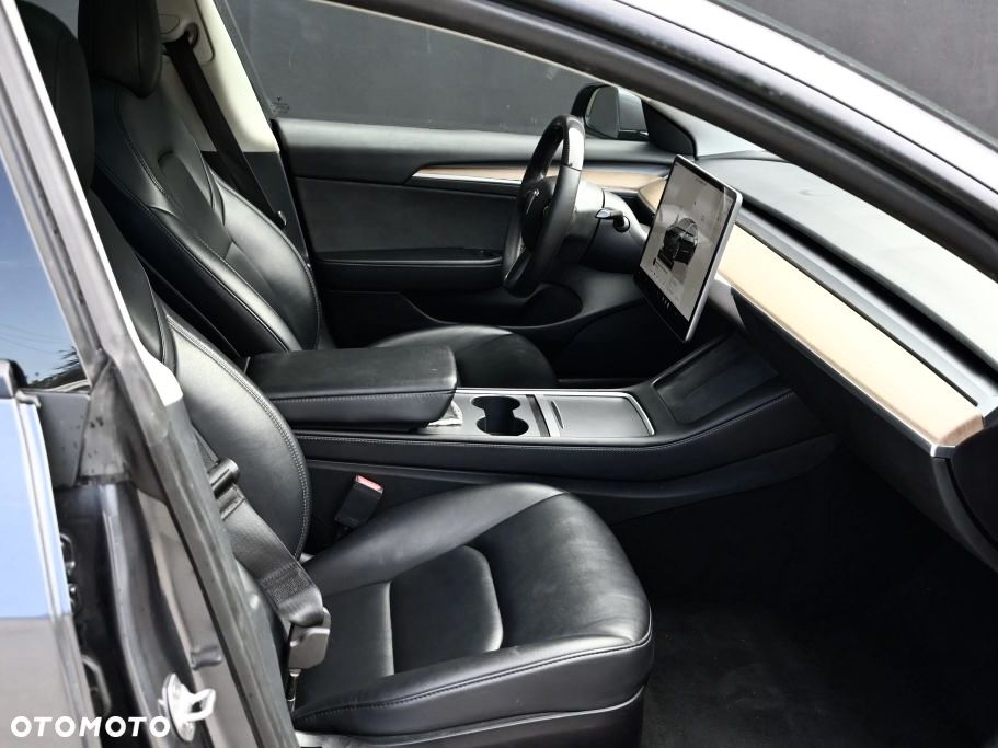 Tesla Model 3 - 13