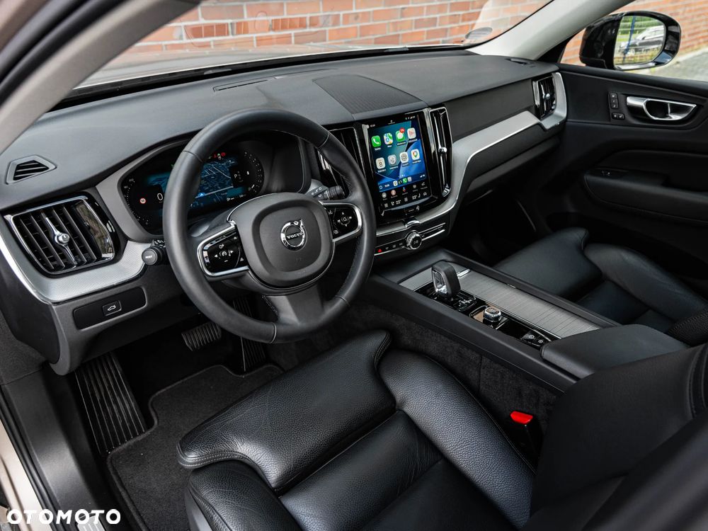 Volvo XC 60 B4 B Plus Dark - 22