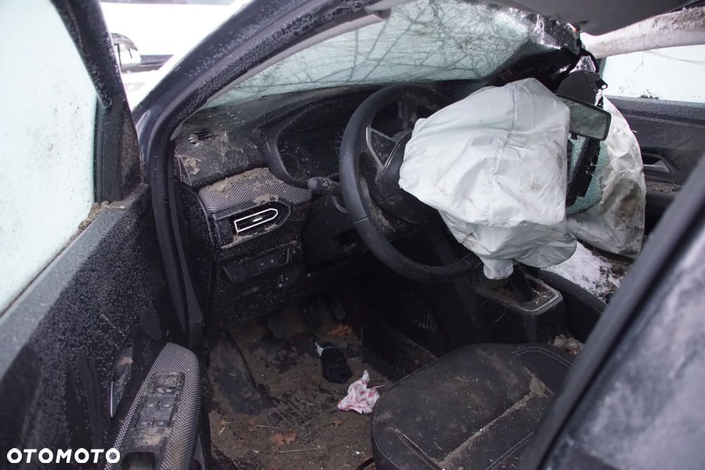 Auto na części - Dacia Jogger Lift 1.0 TCE 101 KM H4D480 2024R Silnik Skrzynia Drzwi Klapa Zderzak Lampa Klamka Szyba Relingi Deska Kokpit Sterownik Moduł Czujnik Licznik Kierownica Panel - 10