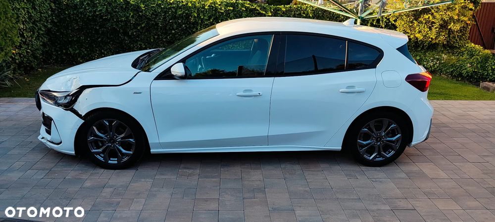 Ford Focus 1.0 EcoBoost Hybrid ST-LINE X - 12