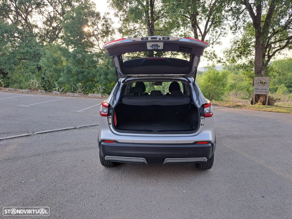 Nissan Qashqai 1.5 dCi N-Connecta 18 - 31