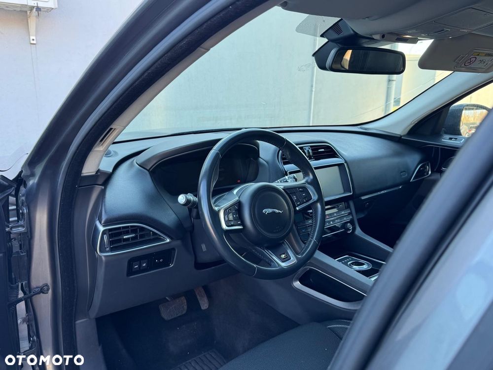 Jaguar F-Pace - 14