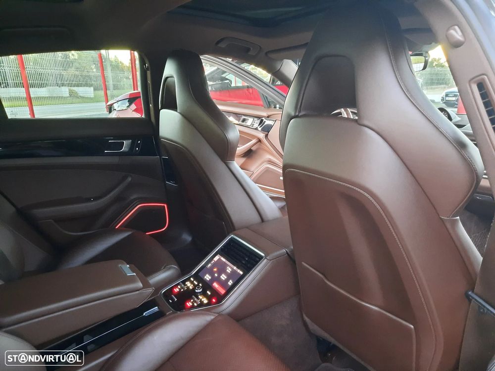 Porsche Panamera 4 E-Hybrid - 40