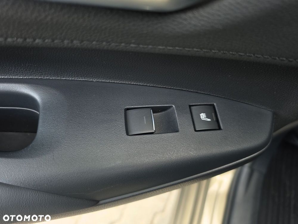 Toyota Corolla 1.8 Hybrid Executive - 24