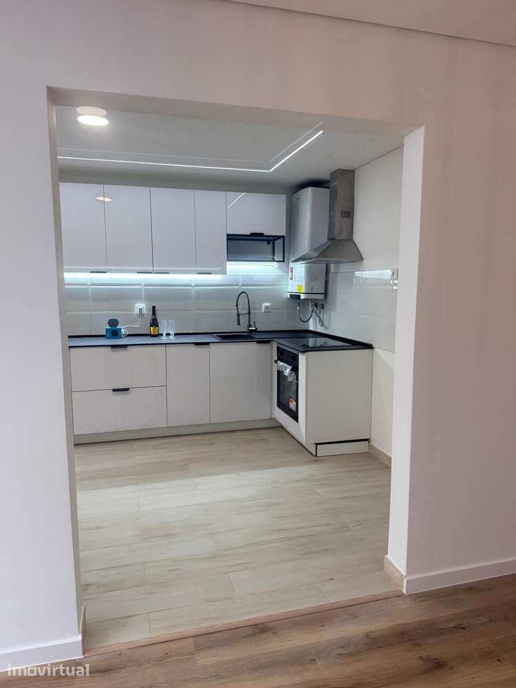 T3 Totalmente Remodelado em Corroios | Pronto a Habitar - Grande imagem: 3/33
