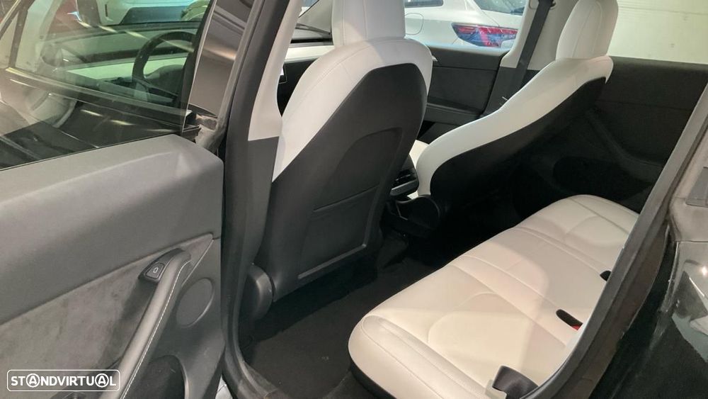 Tesla Model Y Long Range Dual Motor AWD - 6