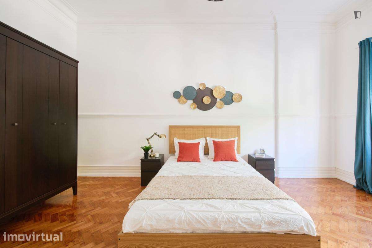 Quarto - localizado em Marquês de Pombal Lisbon - Grande imagem: 5/37