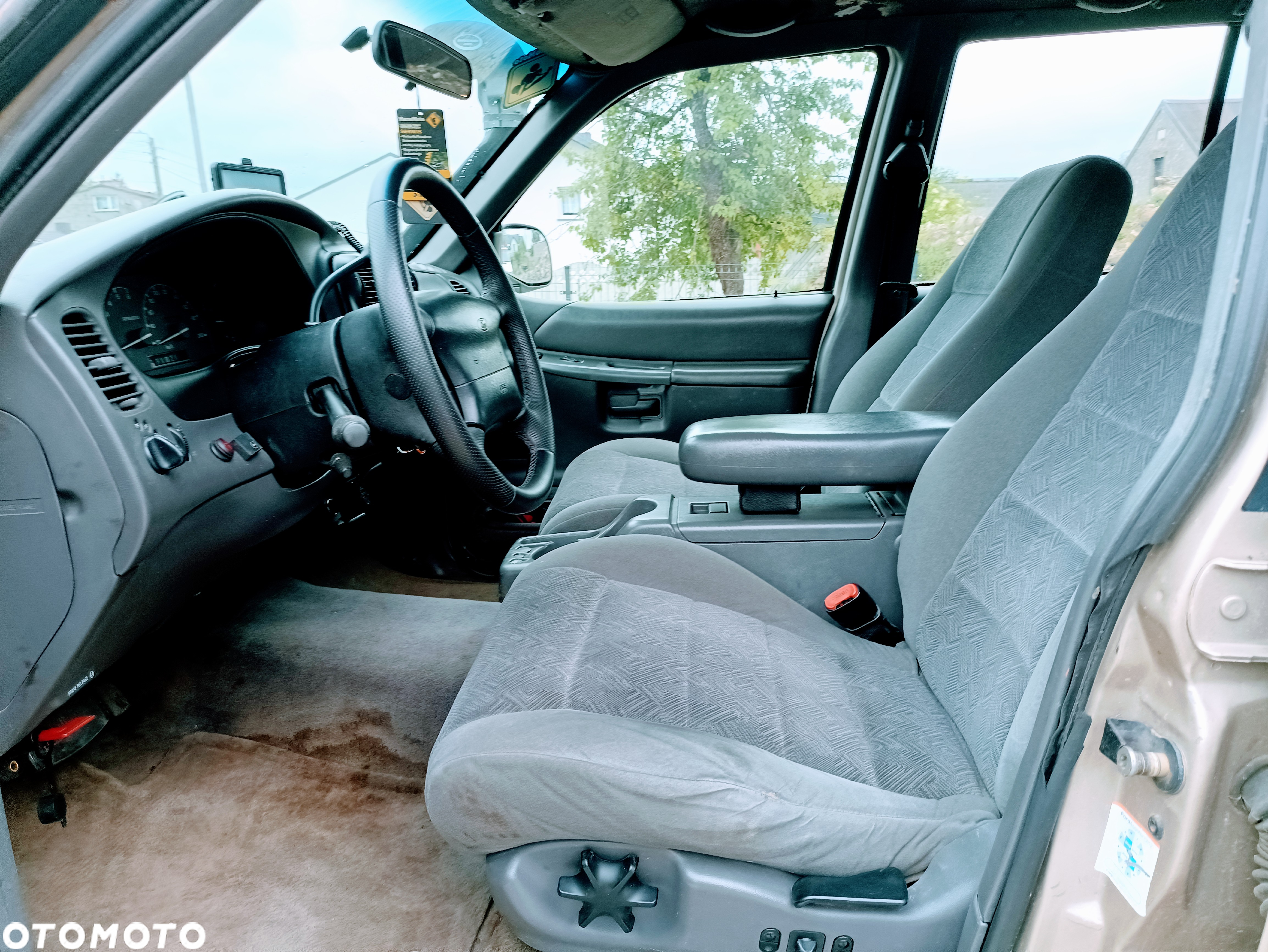 Ford Explorer 4.0 - 8