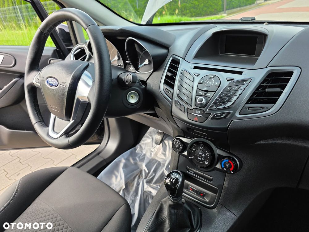 Ford Fiesta 1.0 Champions Edition - 23