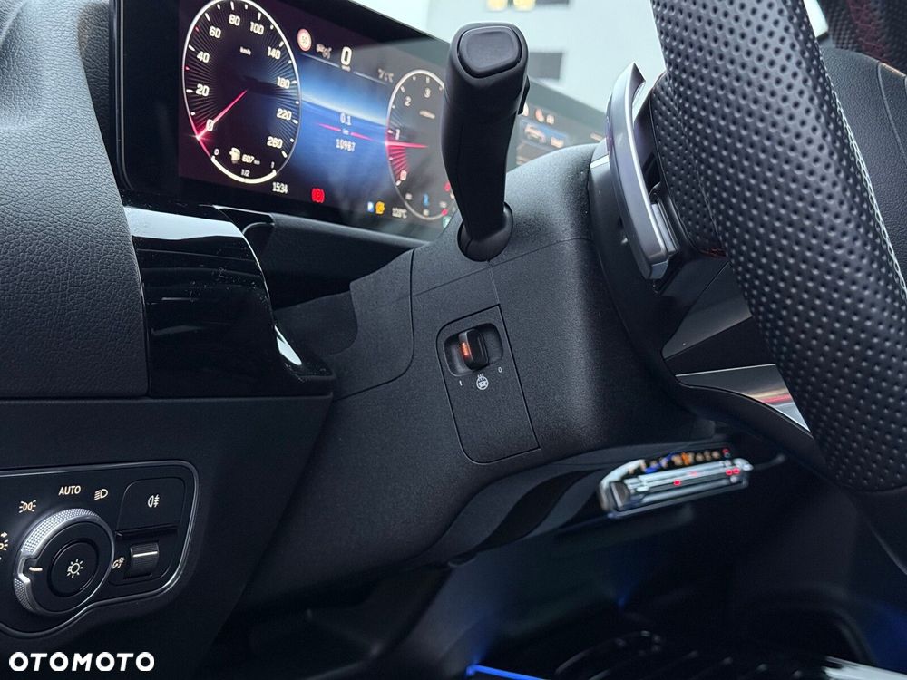 Mercedes-Benz GLA 200 d AMG Line - 18