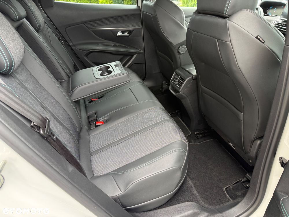 Peugeot 3008 225 e-EAT8 Allure - 17