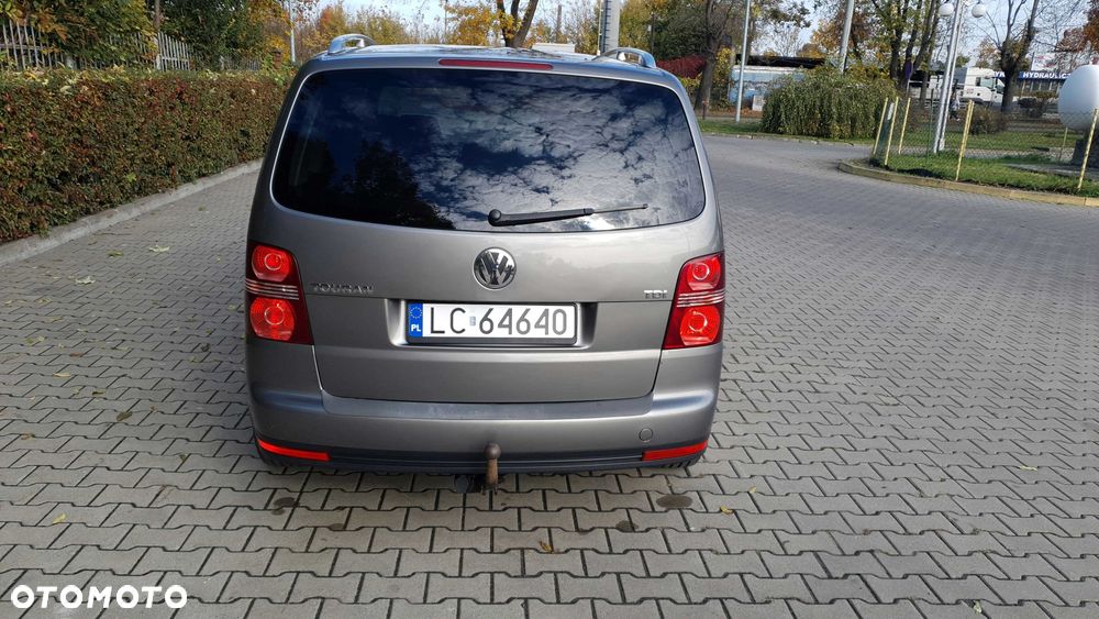 Volkswagen Touran 2008 photo 4