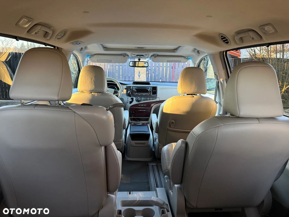 Toyota Sienna - 12