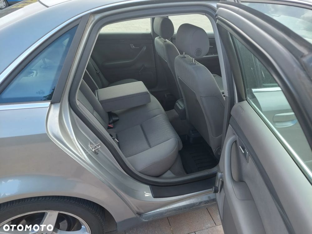 Audi A4 Limousine - 17