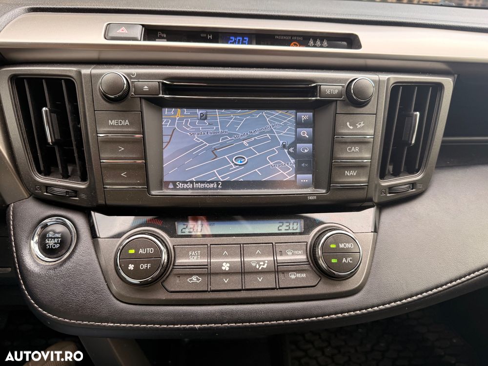 Toyota RAV4 2.2 D-4D Luxury - 28