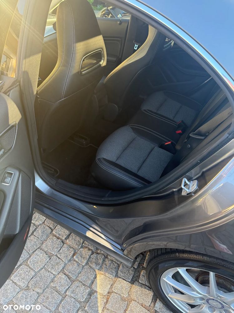 Mercedes-Benz CLA 200 7G-DCT - 9