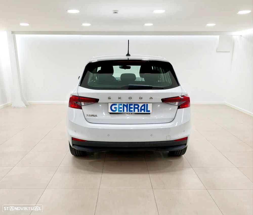 Skoda Fabia 2023 photo 4