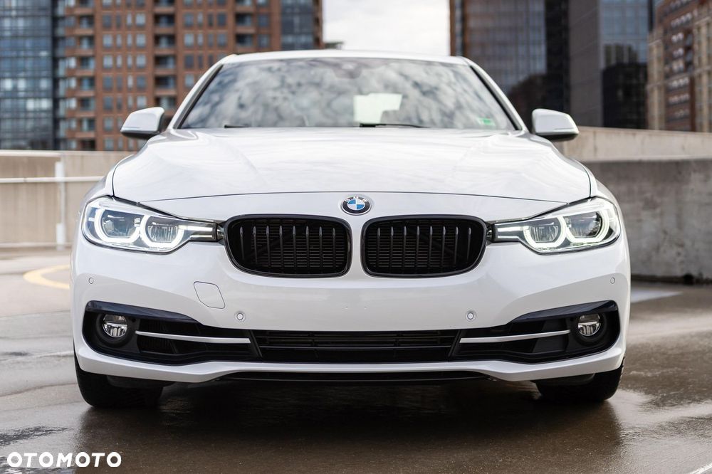 BMW Seria 3 ver-330i-edition-luxury-line-purity - 3