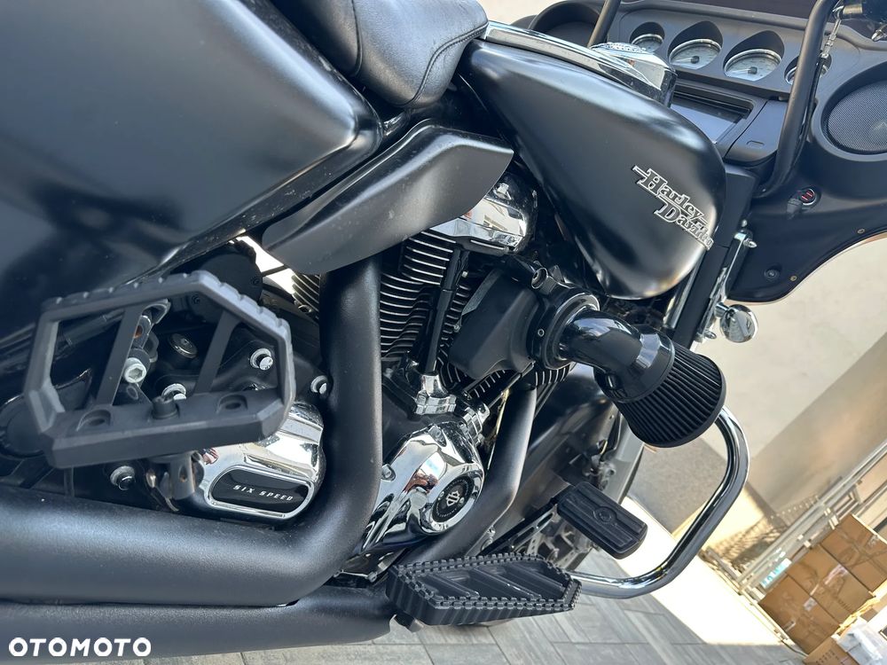 Harley-Davidson Touring Street Glide - 11