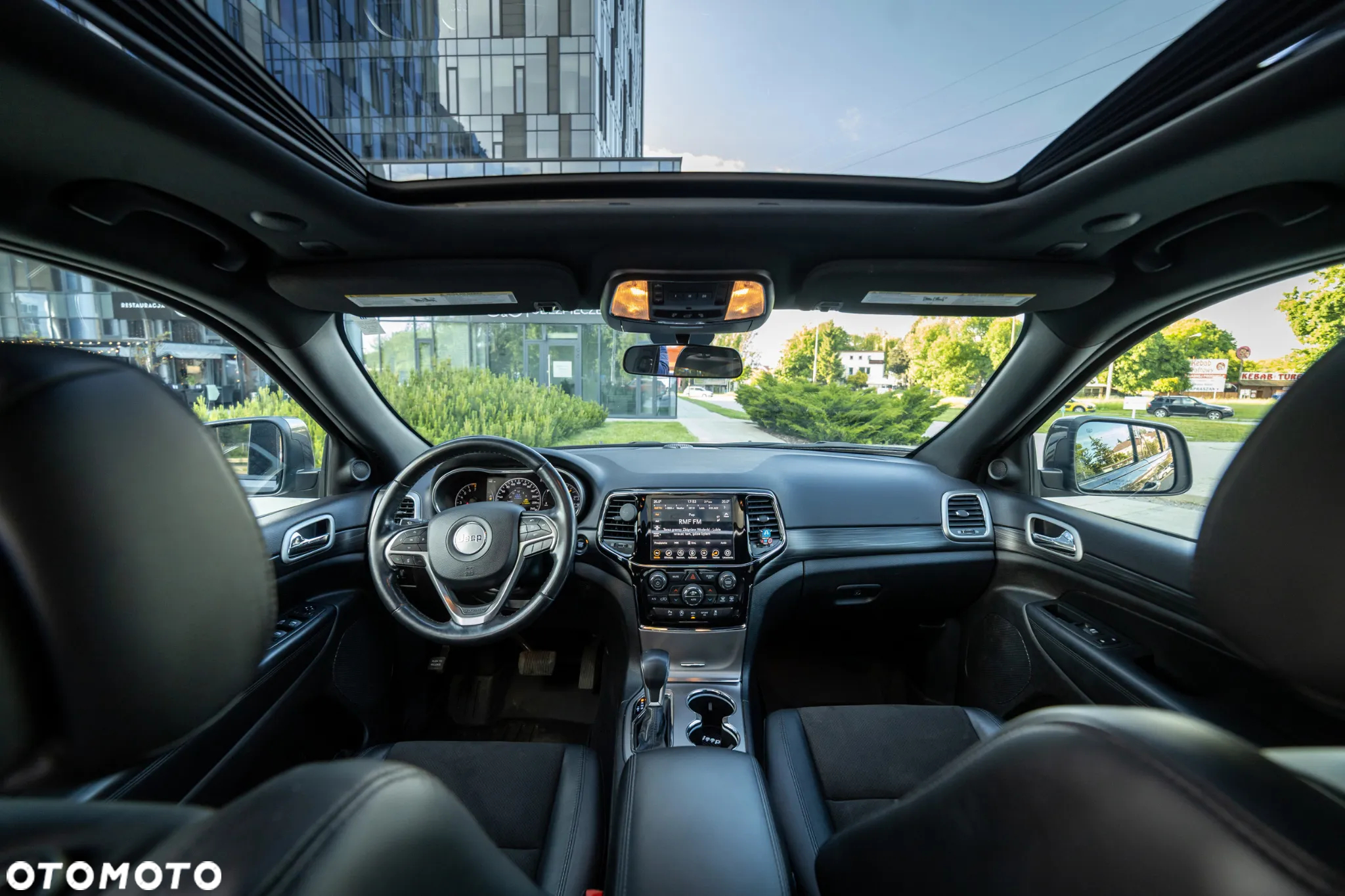 Jeep Grand Cherokee - 25