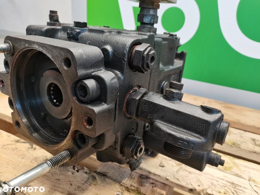 Pompa jazdy Merlo .... Multifarmer {Sauer-Danfoss 90R075 FCSD8D} - 4