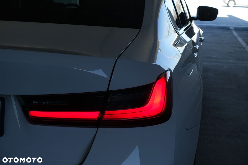 BMW Seria 3 318d - 28